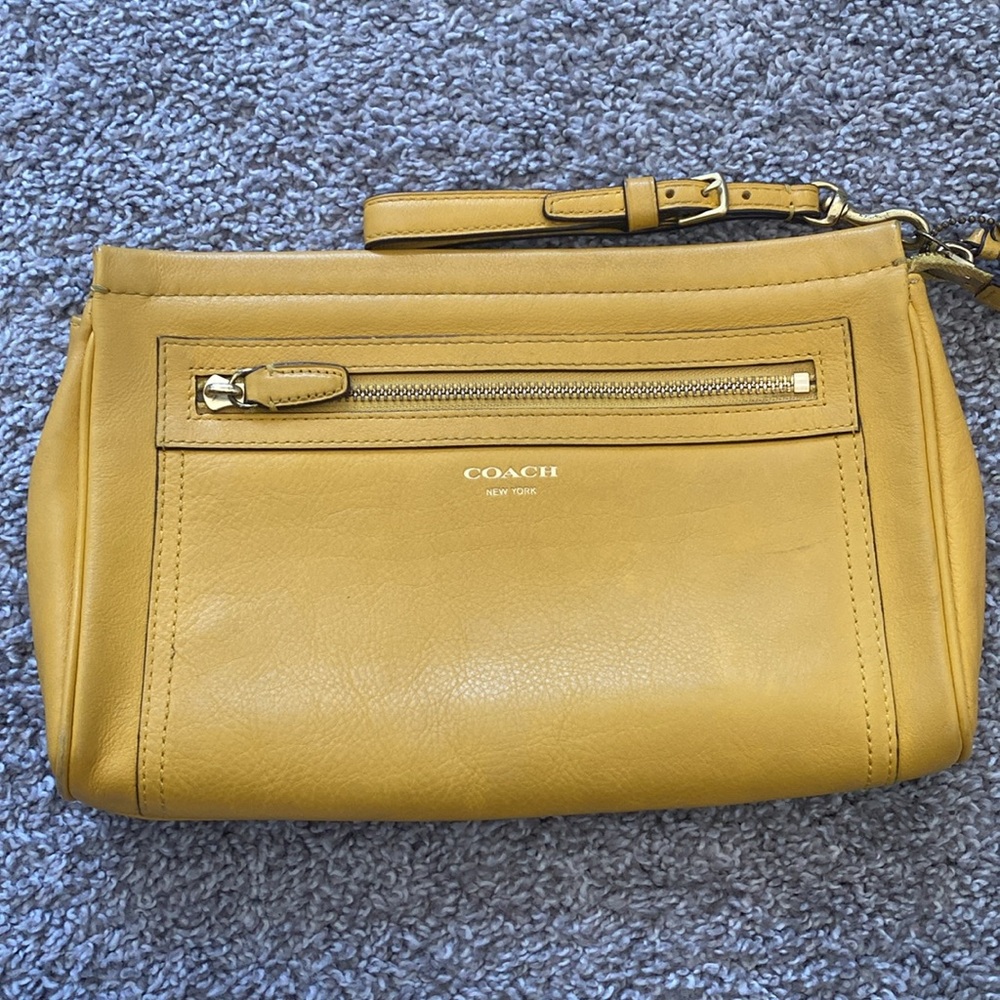 COACH mustard clutch in good condition